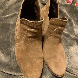 Size 8 woman’s booties